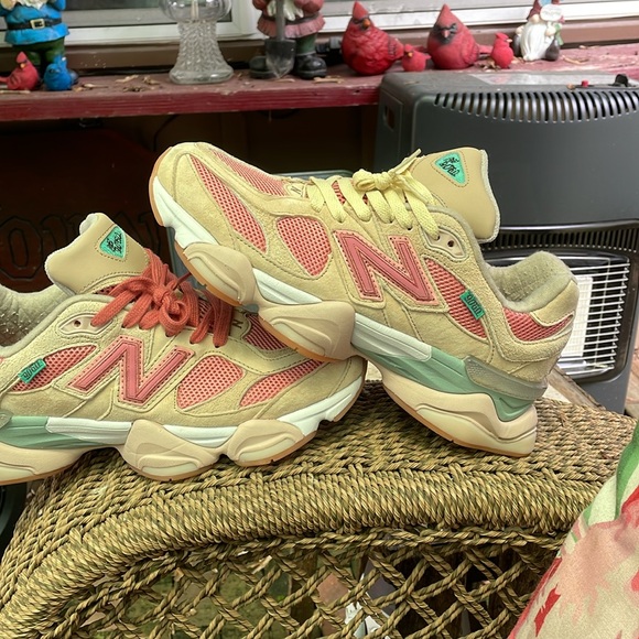 New balance 9060 tan, pink & teal accents size 8.5 (42) condition 7-8 out of 10 - Picture 4 of 8